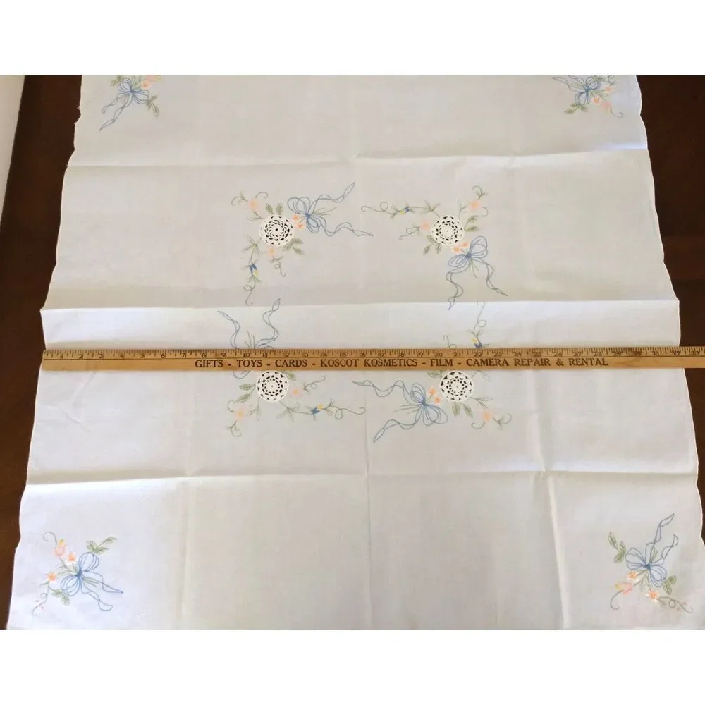 VTG Embroidered White Linen Floral Teacloth TABLECLOTH & 8‎ NAPKINS Scallop Edge